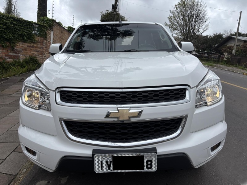 S10 2.4 LT 4X2 CD 8V FLEX 4P MANUAL - 2014 - FARROUPILHA