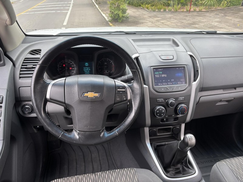 S10 2.4 LT 4X2 CD 8V FLEX 4P MANUAL - 2014 - FARROUPILHA