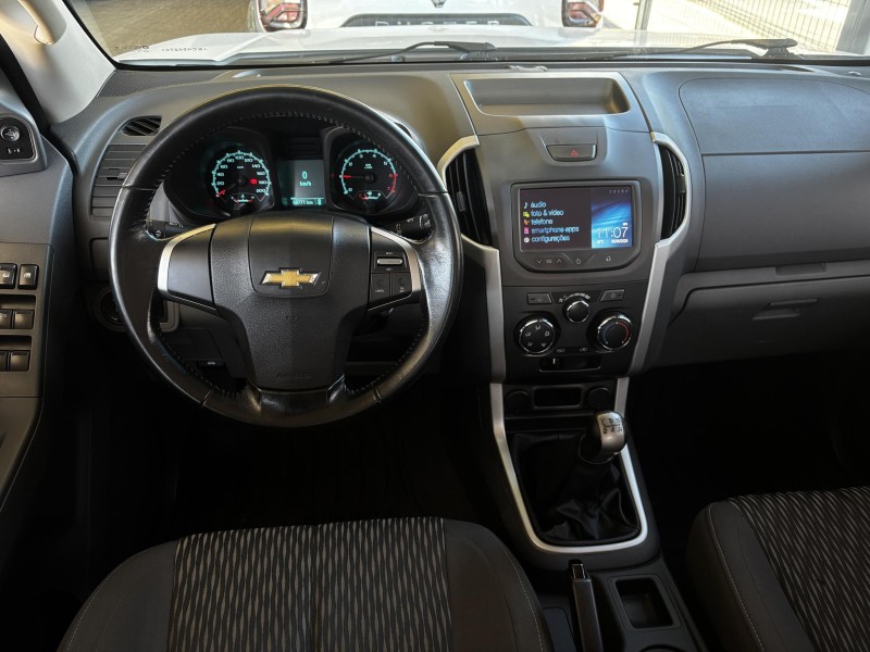 S10 2.4 LT 4X2 CD 8V FLEX 4P MANUAL - 2014 - FARROUPILHA