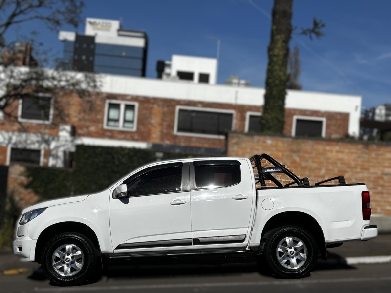 S10 2.4 LT 4X2 CD 8V FLEX 4P MANUAL - 2014 - FARROUPILHA