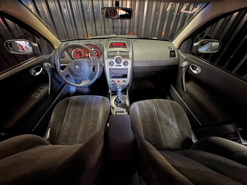 MÉGANE 2.0 DYNAMIQUE SEDAN 16V GASOLINA 4P MANUAL - 2007 - CAXIAS DO SUL