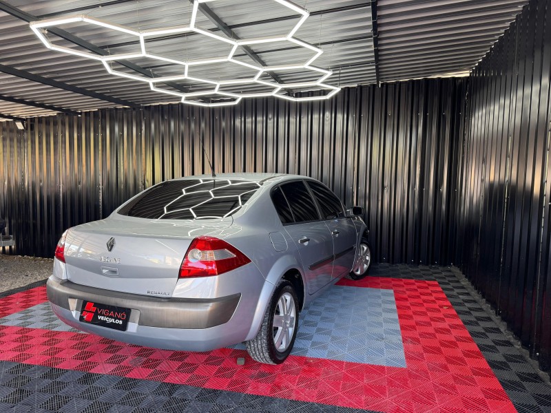 MÉGANE 2.0 DYNAMIQUE SEDAN 16V GASOLINA 4P MANUAL - 2007 - CAXIAS DO SUL