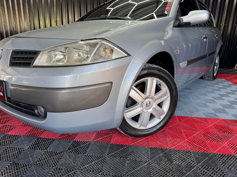 MÉGANE 2.0 DYNAMIQUE SEDAN 16V GASOLINA 4P MANUAL - 2007 - CAXIAS DO SUL