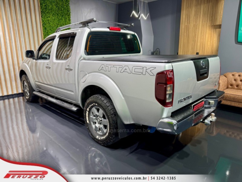 FRONTIER 2.5 SV ATTACK 4X4 CD TURBO ELETRONIC DIESEL 4P AUTOMÁTICO - 2016 - NOVA PRATA