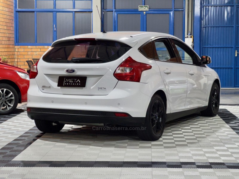 FOCUS 1.6 SE 16V FLEX 4P MANUAL - 2015 - BENTO GONçALVES