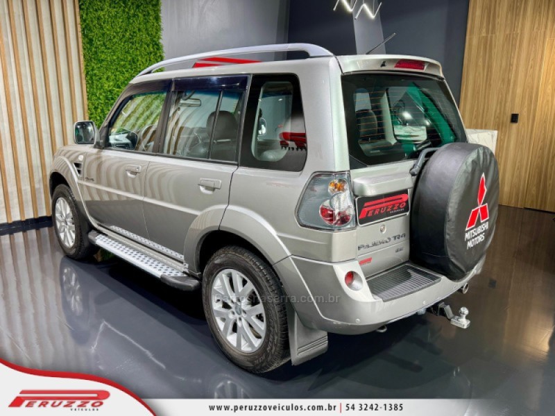 PAJERO TR4 2.0 4X4 16V 140CV FLEX 4P AUTOMÁTICO - 2014 - NOVA PRATA