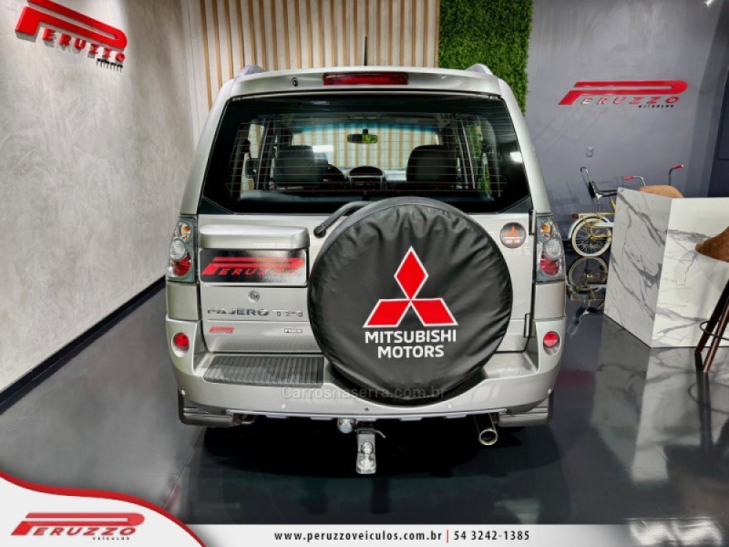 PAJERO TR4 2.0 4X4 16V 140CV FLEX 4P AUTOMÁTICO - 2014 - NOVA PRATA