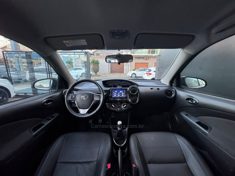 ETIOS 1.5 PLATINUM 16V FLEX 4P MANUAL - 2015 - ESTâNCIA VELHA