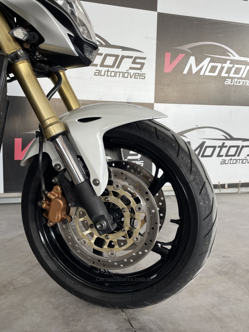 CB 600F HORNET - 2014 - PAROBé