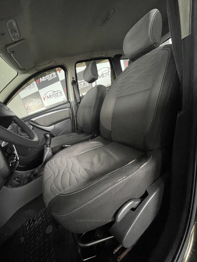 DUSTER 1.6 DYNAMIQUE 4X2 16V FLEX 4P MANUAL - 2014 - PAROBé