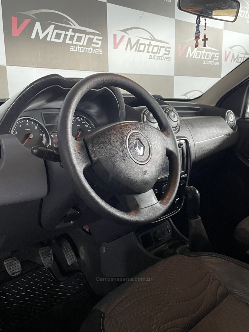 DUSTER 1.6 DYNAMIQUE 4X2 16V FLEX 4P MANUAL - 2014 - PAROBé