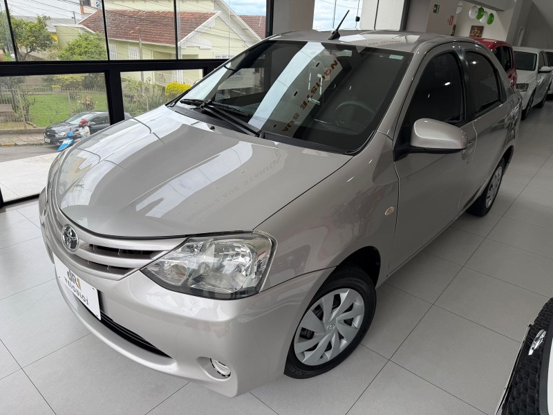 etios 1.5 xs sedan 16v flex 4p automatico 2017 caxias do sul