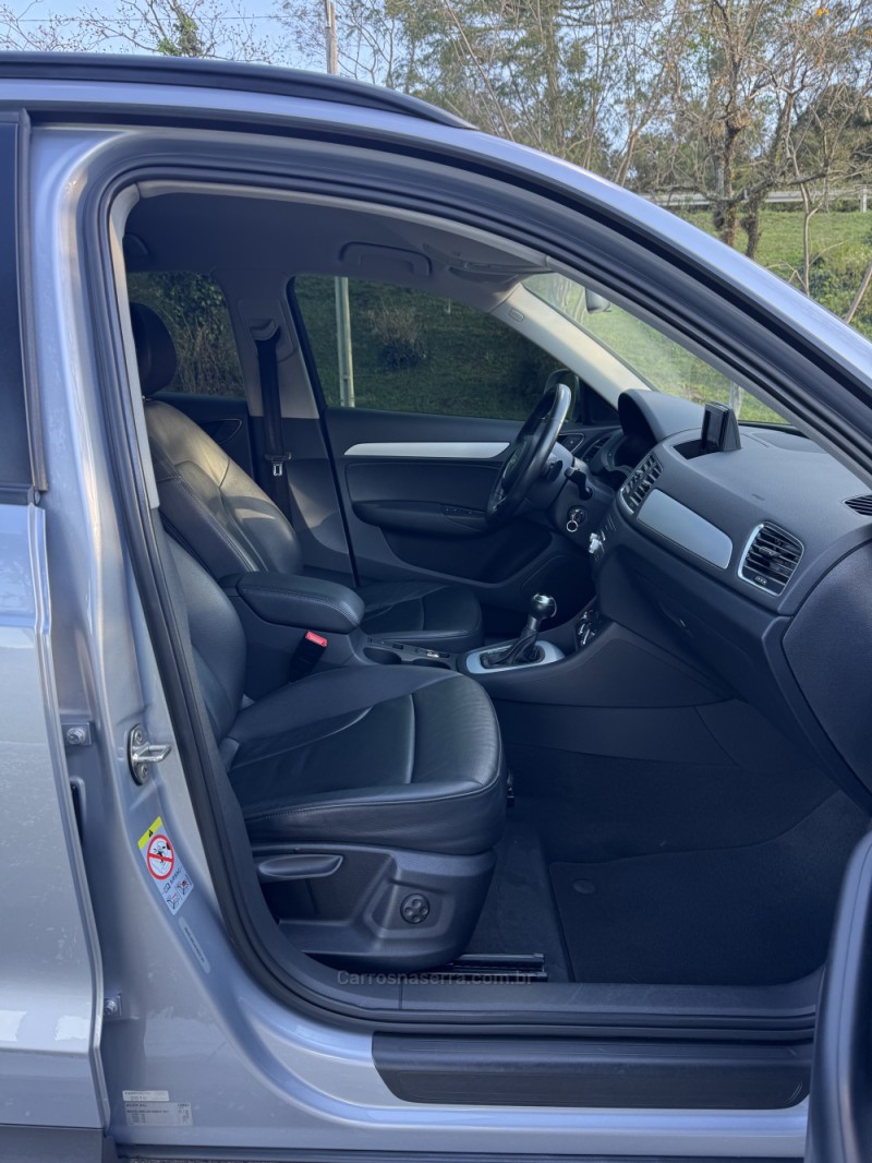 Q3 1.4 TFSI AMBIENTE FLEX 4P S TRONIC - 2017 - NOVA ARAçá