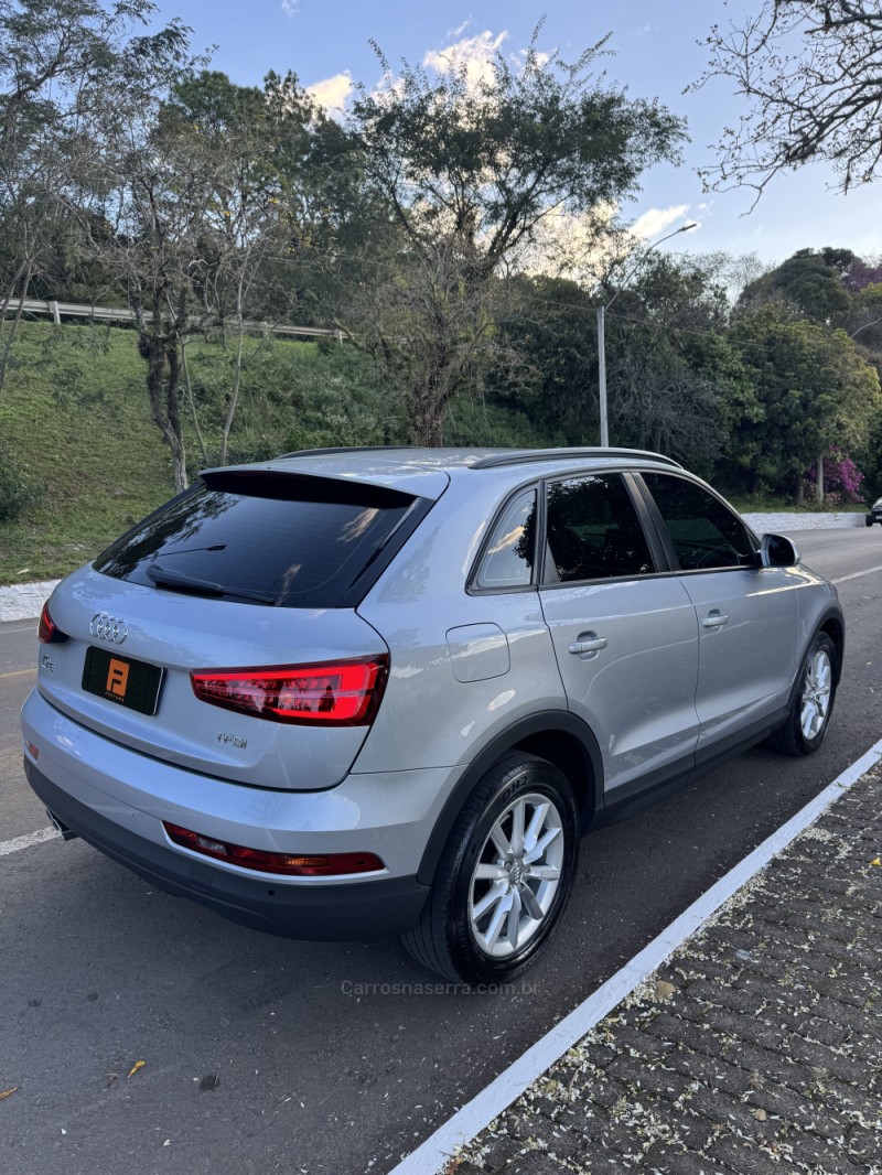 Q3 1.4 TFSI AMBIENTE FLEX 4P S TRONIC - 2017 - NOVA ARAçá