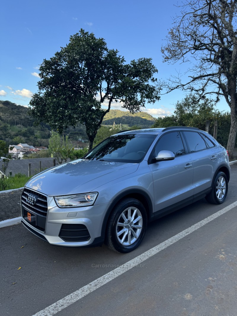 Q3 1.4 TFSI AMBIENTE FLEX 4P S TRONIC - 2017 - NOVA ARAçá