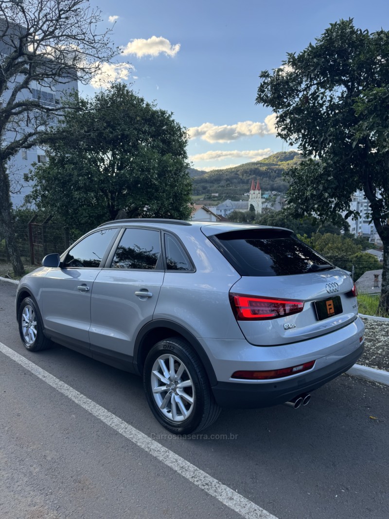 Q3 1.4 TFSI AMBIENTE FLEX 4P S TRONIC - 2017 - NOVA ARAçá