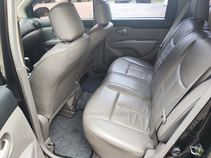 LIVINA 1.6 S 16V FLEX 4P MANUAL - 2011 - FARROUPILHA