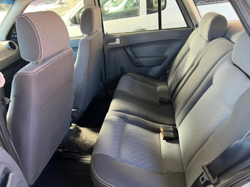 PARATI 1.6 MI TRACK & FIELD 8V FLEX 4P MANUAL G.IV - 2006 - GARIBALDI