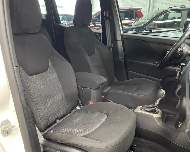RENEGADE 1.8 16V FLEX LONGITUDE 4P AUTOMÁTICO - 2016 - VACARIA