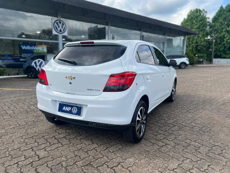 ONIX 1.4 MPFI LTZ 8V FLEX 4P MANUAL - 2015 - NOVA PETRóPOLIS
