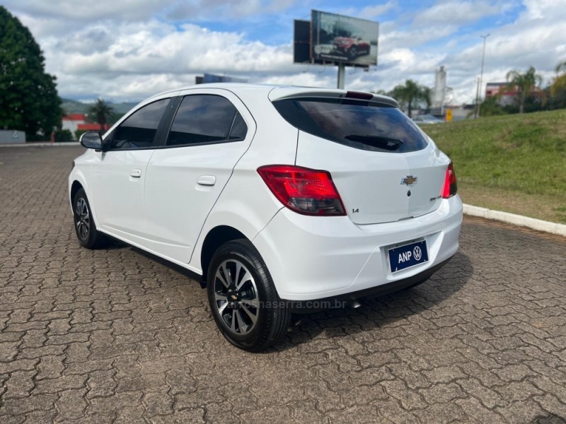 ONIX 1.4 MPFI LTZ 8V FLEX 4P MANUAL - 2015 - NOVA PETRóPOLIS