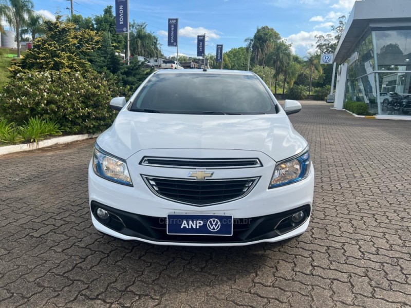 ONIX 1.4 MPFI LTZ 8V FLEX 4P MANUAL - 2015 - NOVA PETRóPOLIS