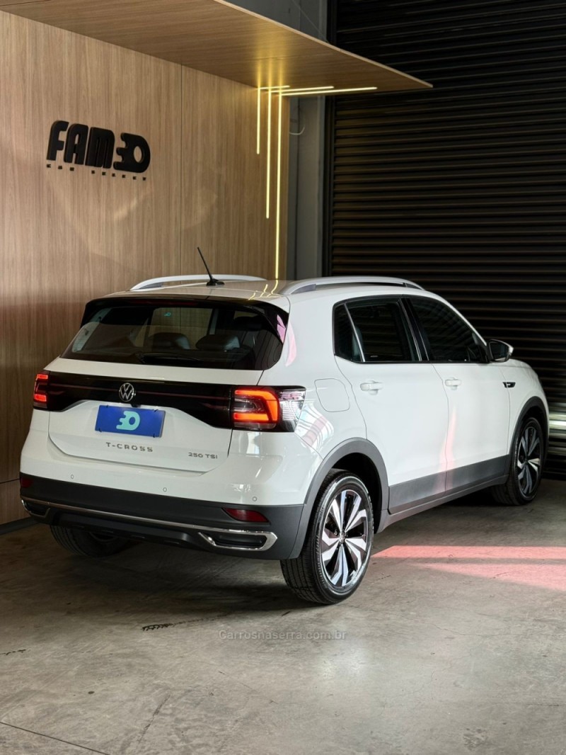 T-CROSS 1.4 HIGHLINE TSI 16V FLEX 4P AUTOMÁTICO - 2022 - LAJEADO