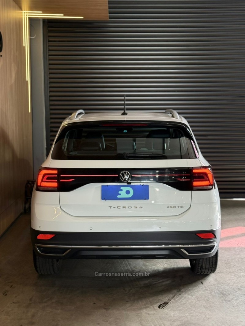 T-CROSS 1.4 HIGHLINE TSI 16V FLEX 4P AUTOMÁTICO - 2022 - LAJEADO