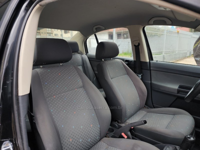 POLO 1.6 MI 8V GASOLINA 4P MANUAL - 2004 - VACARIA