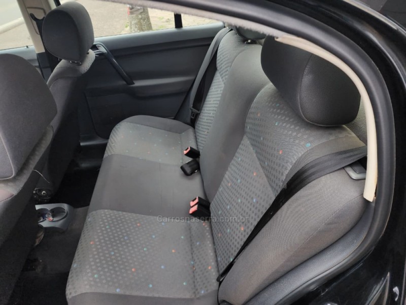 POLO 1.6 MI 8V GASOLINA 4P MANUAL - 2004 - VACARIA