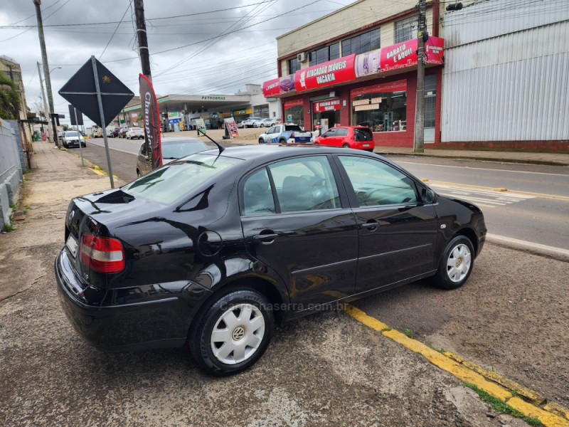 POLO 1.6 MI 8V GASOLINA 4P MANUAL - 2004 - VACARIA
