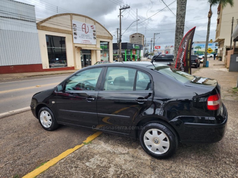 POLO 1.6 MI 8V GASOLINA 4P MANUAL - 2004 - VACARIA