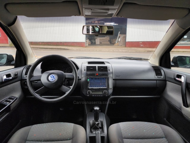 POLO 1.6 MI 8V GASOLINA 4P MANUAL - 2004 - VACARIA