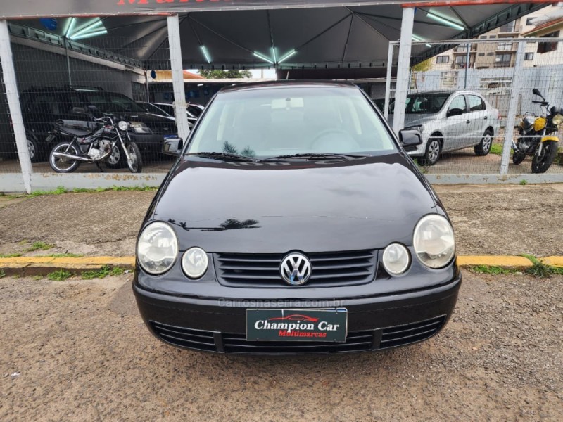 POLO 1.6 MI 8V GASOLINA 4P MANUAL - 2004 - VACARIA