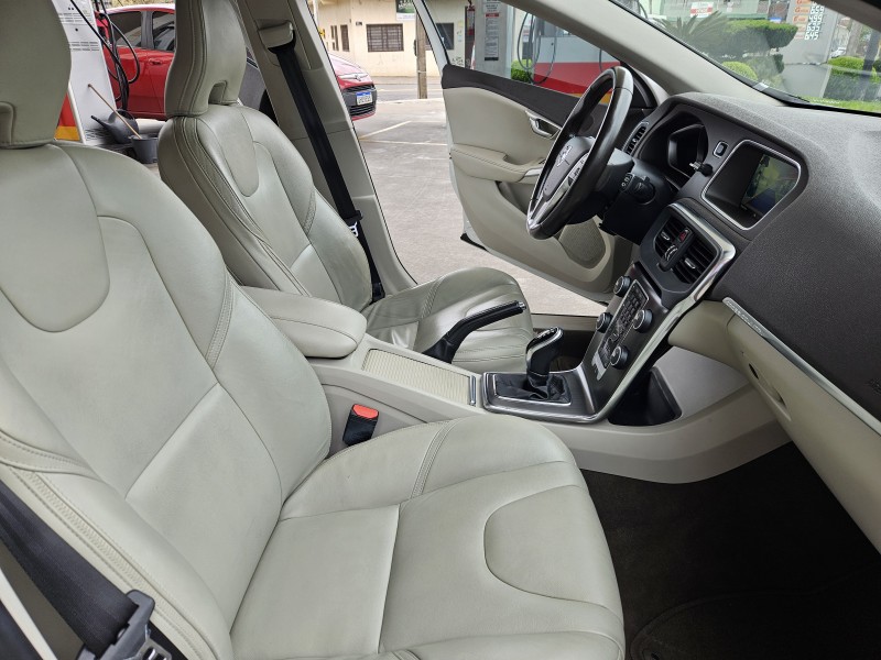 V40 2.0 T5 CROSS COUNTRY AWD TURBO GASOLINA 4P AUTOMÁTICO - 2015 - CAXIAS DO SUL