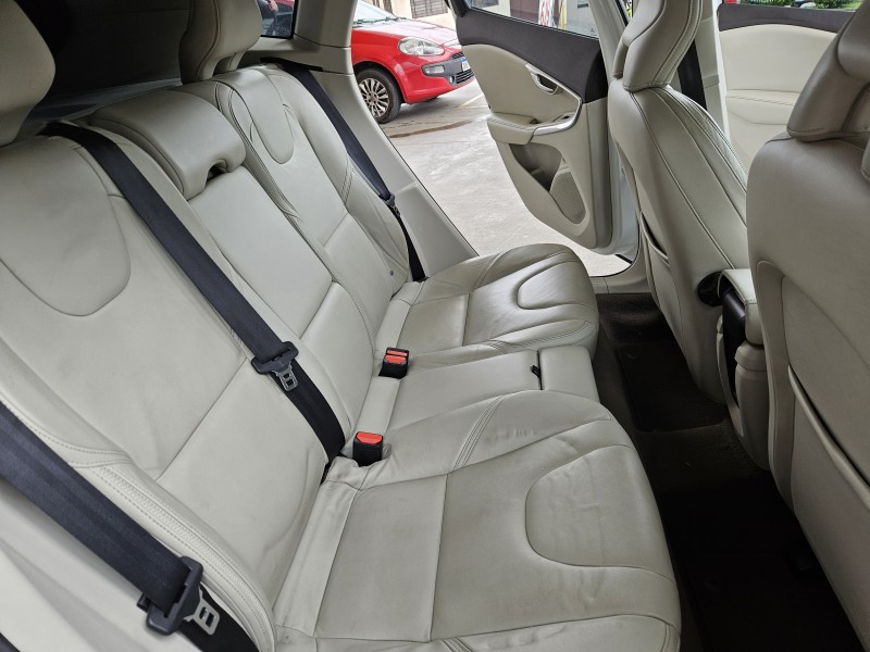 V40 2.0 T5 CROSS COUNTRY AWD TURBO GASOLINA 4P AUTOMÁTICO - 2015 - CAXIAS DO SUL