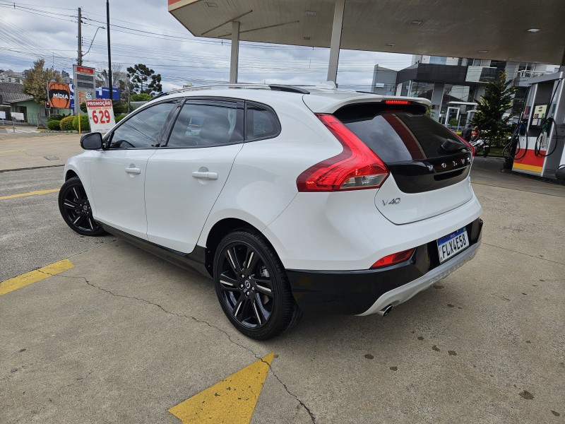 V40 2.0 T5 CROSS COUNTRY AWD TURBO GASOLINA 4P AUTOMÁTICO - 2015 - CAXIAS DO SUL