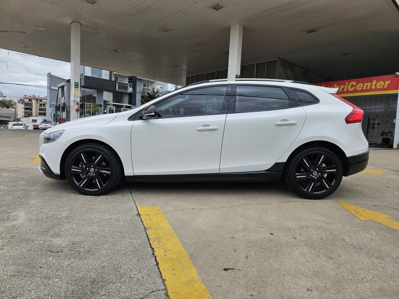 V40 2.0 T5 CROSS COUNTRY AWD TURBO GASOLINA 4P AUTOMÁTICO - 2015 - CAXIAS DO SUL