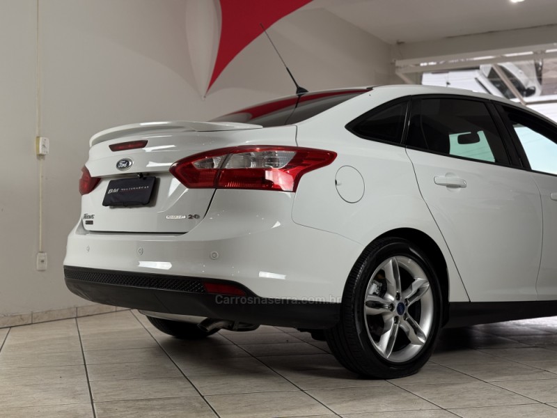 FOCUS 2.0 SE PLUS SEDAN 16V FLEX 4P AUTOMÁTICO - 2015 - GUAPORé