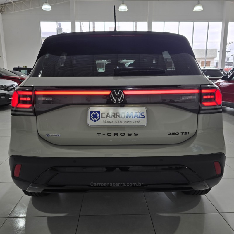T-CROSS 1.4 HIGHLINE TSI 16V FLEX 4P AUTOMÁTICO - 2025 - SANTA CRUZ DO SUL