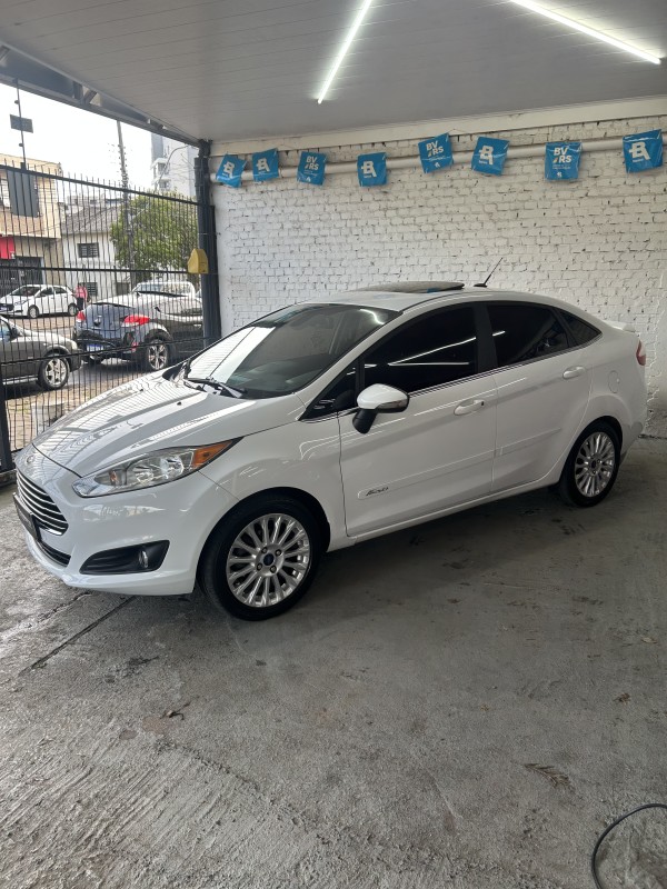 FIESTA 1.6 TITANIUM PLUS SEDAN 16V FLEX 4P AUTOMÁTICO - 2015 - CAXIAS DO SUL
