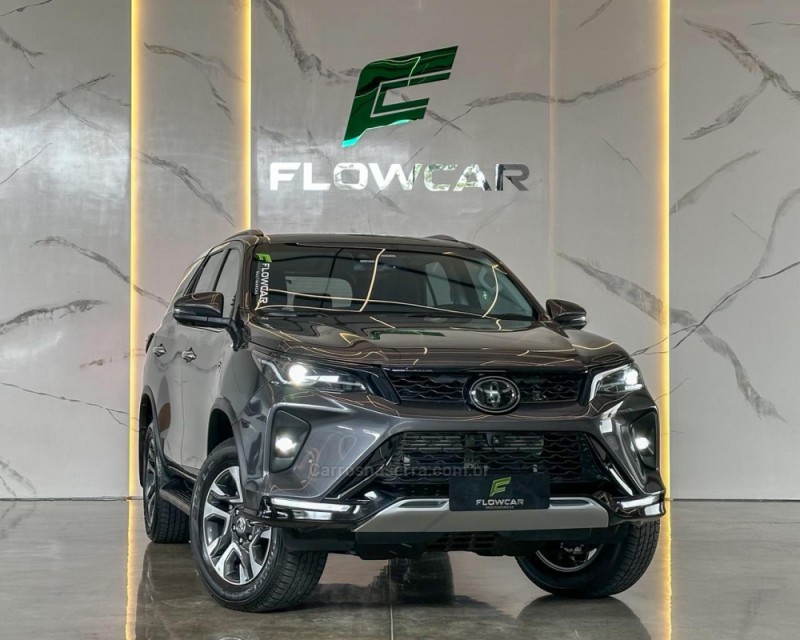 HILUX SW4 2.8 4X4 SRX PLATINUM TURBO DIESEL 4P AUTOMÁTICO - 2024 - GARIBALDI