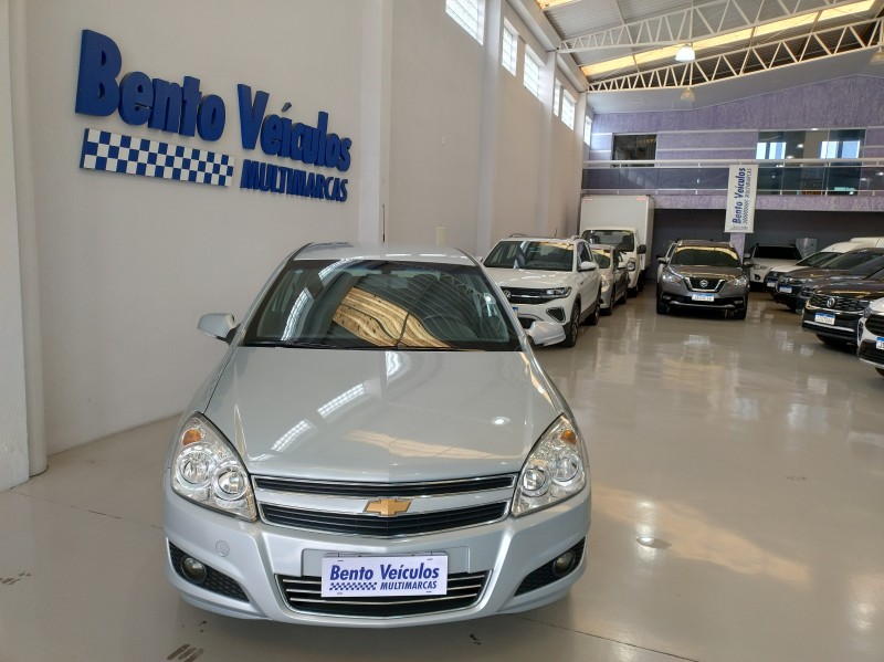 VECTRA 2.0 MPFI ELEGANCE 8V 140CV FLEX 4P MANUAL