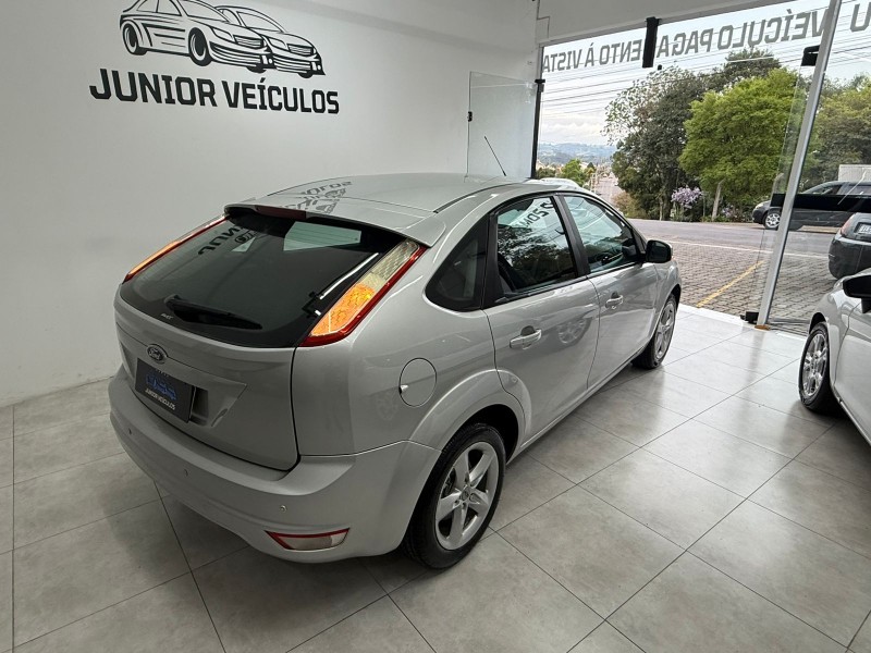 FOCUS 1.6 GLX 16V FLEX 4P MANUAL - 2011 - BENTO GONçALVES