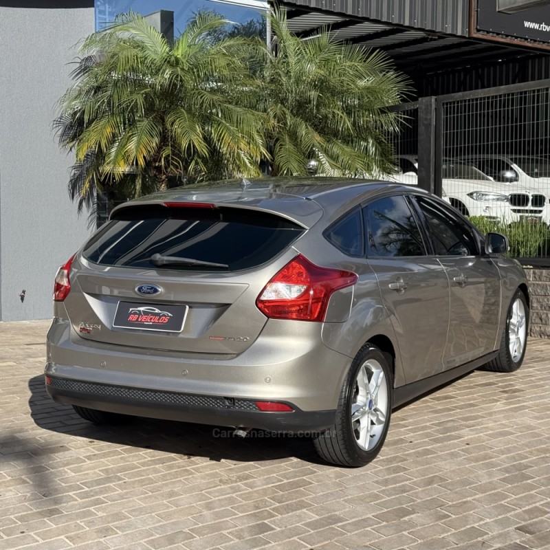 FOCUS 2.0 SE FASTBACK 16V FLEX 4P AUTOMÁTICO - 2015 - GUAPORé