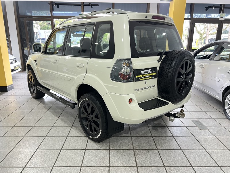 PAJERO TR4 2.0 4X4 16V 131CV GASOLINA 4P AUTOMÁTICO - 2011 - CAXIAS DO SUL