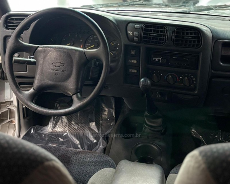 BLAZER 2.8 DLX 4X4 12V TURBO INTERCOOLER DIESEL 4P MANUAL - 2001 - VACARIA