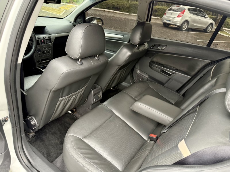 VECTRA 2.0 MPFI GT-X HATCH 8V FLEX 4P MANUAL - 2011 - CAXIAS DO SUL
