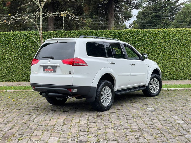 PAJERO DAKAR 3.2 HPE 4X4 7 LUGARES 16V TURBO INTERCOOLER DIESEL 4P AUTOMÁTICO - 2015 - FARROUPILHA