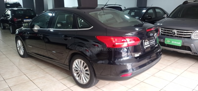 FOCUS 2.0 TITANIUM PLUS 16V FLEX 4P AUTOMÁTICO - 2017 - CAXIAS DO SUL
